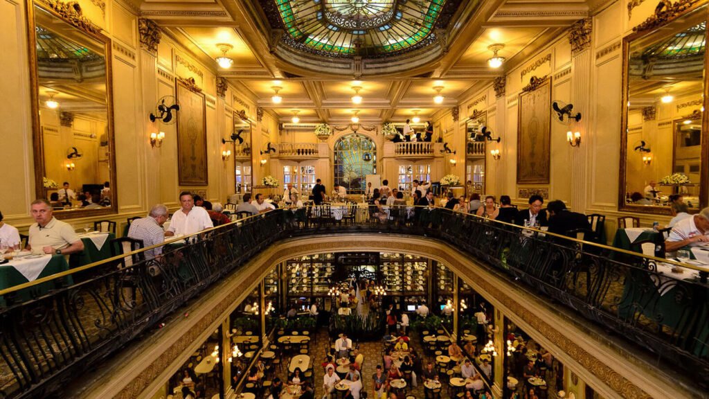 Confeitaria Colombo, uma das arquiteturas emblemáticas da cidade Confeitaria Colombo, uma das arquiteturas emblemáticas da cidade